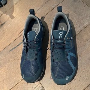 On Cloud Waterproof Running Shoes